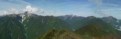 高嶺付近で見る北岳と大樺沢、右に仙丈ケ岳から甲斐駒ヶ岳（2014/06/26）