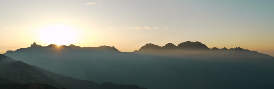 笠ヶ岳山荘で見る槍穂連峰