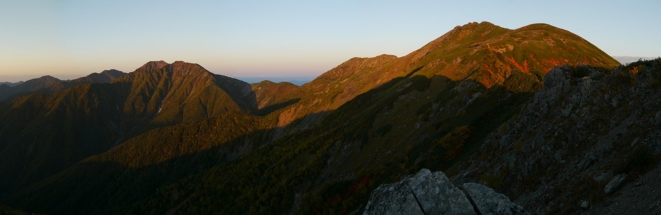 千枚岳で見る荒川三山から赤石岳聖岳