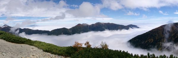 池山吊尾根の向こうに富士山