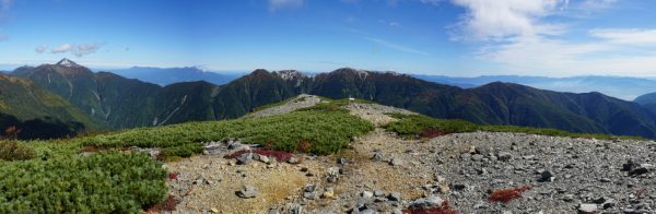ボーコン沢の頭で見る甲斐駒ヶ岳から鳳凰三山、大崖頭山までのパノラマ