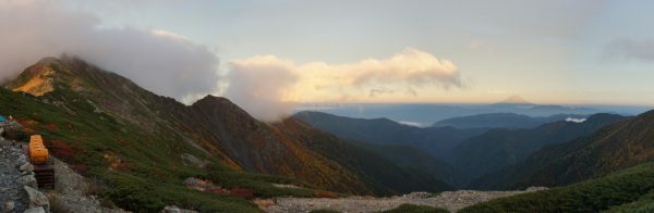 北岳山荘にて北岳、八本歯の頭から富士山へのパノラマ